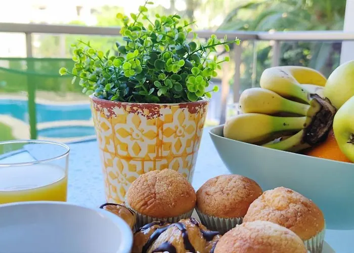 Апартаменти Zephyrus By Costa