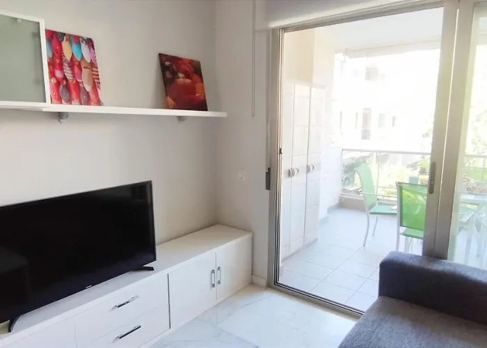 Zephyrus By Costa Денія